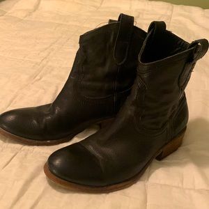Size 7 Frye black leather boots